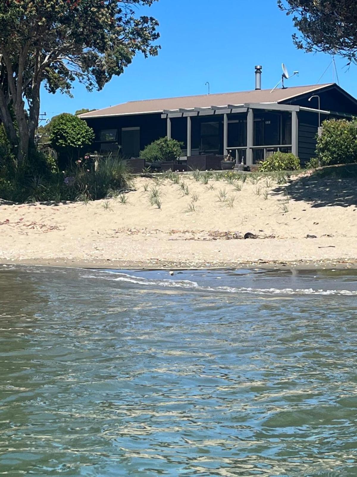 Beachfront Bliss - Your Parapara Seaside Retreat Exterior photo